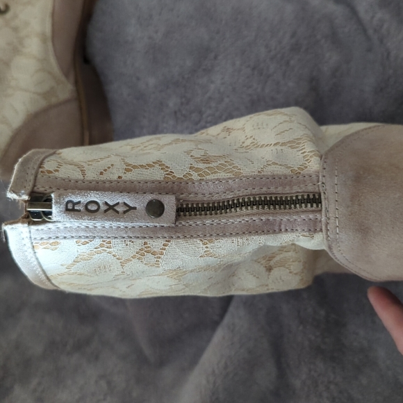Cream colored Roxy Boots with Lace. Size 10 - Picture 2 of 5